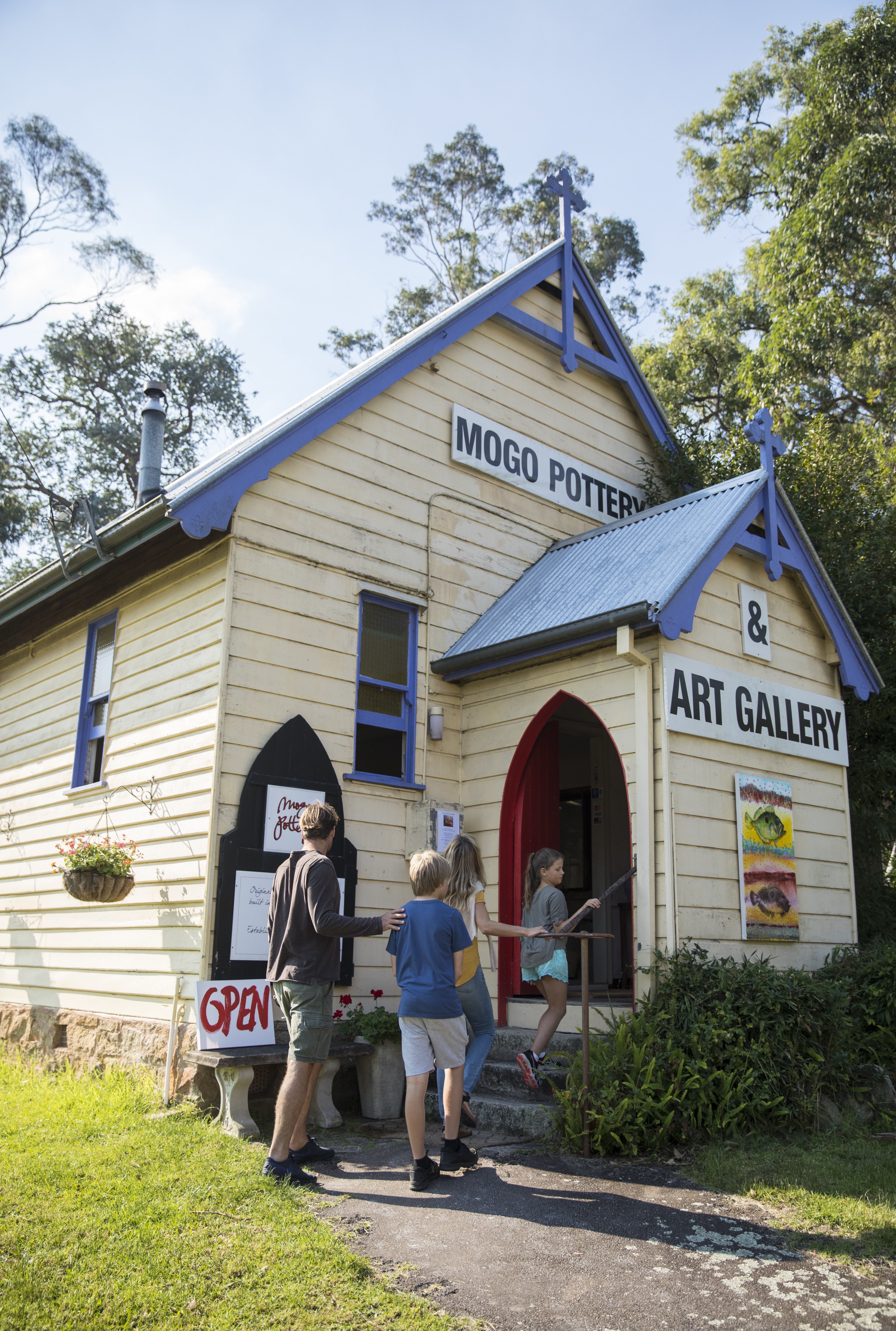 A photo of a family outside Mogo Painting and Pottery Gallery